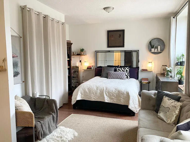 225 Gladstone Ave — Photo 93