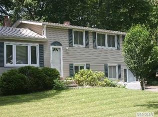 10 Beaver Ln, East Setauket, NY 11733