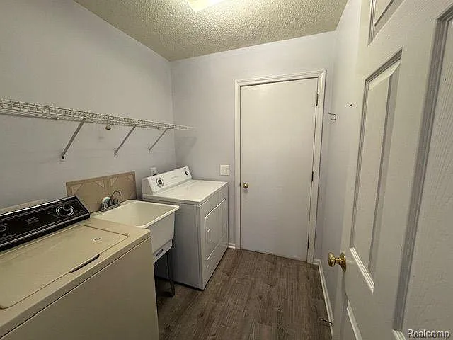 1922 Pebble Creek Dr — Photo 26