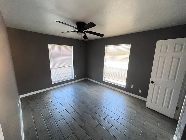 2405 Foreman St — Photo 8