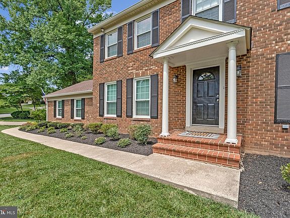 3rd image of 8422 Blevins Way Ct