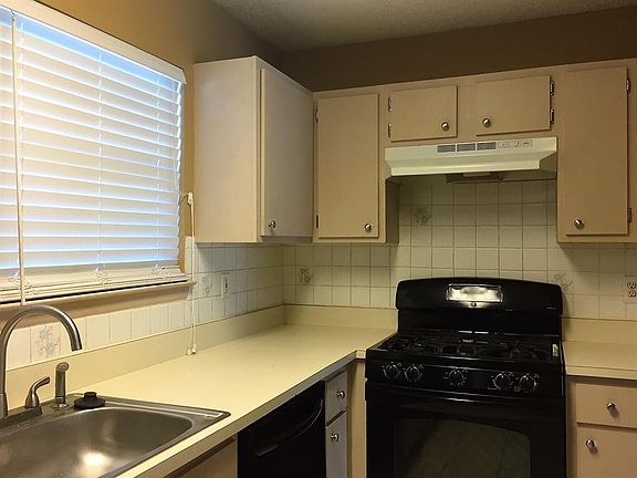 Kitchen with lots of counter space