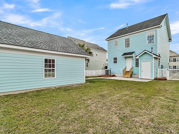 3rd image of 204 Hydrangea St