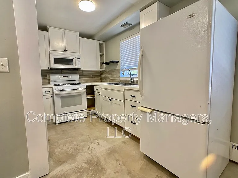 424 Bridge Ave #3 — Photo 3
