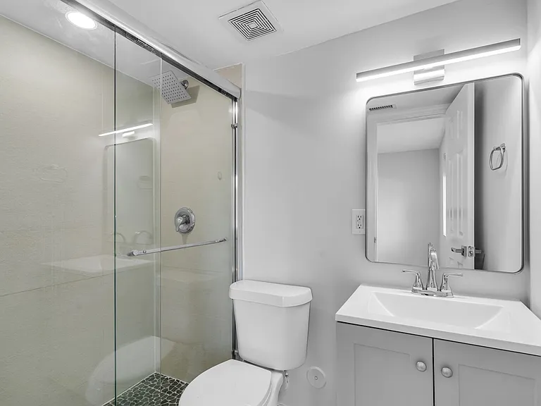 560 NE 63rd St #3 — Photo 20
