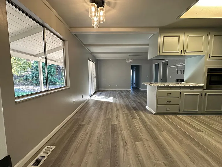 110 Colonial Dr — Photo 6