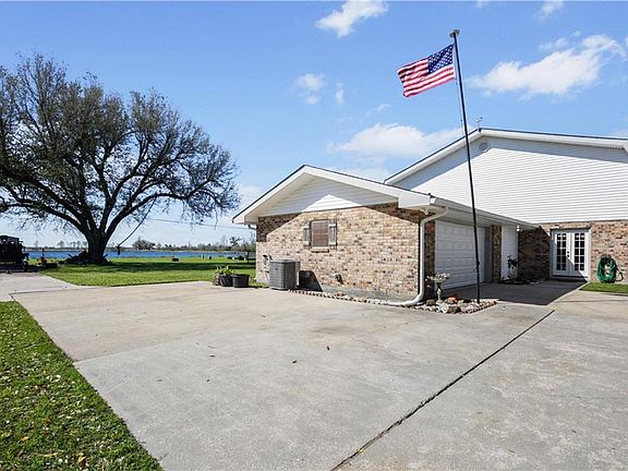 2nd image of 306 E Woodlawn Ranch Rd