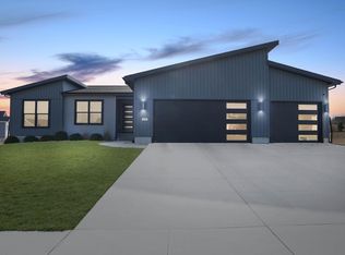 1451 Audubon Dr, Waterloo, IA 50701