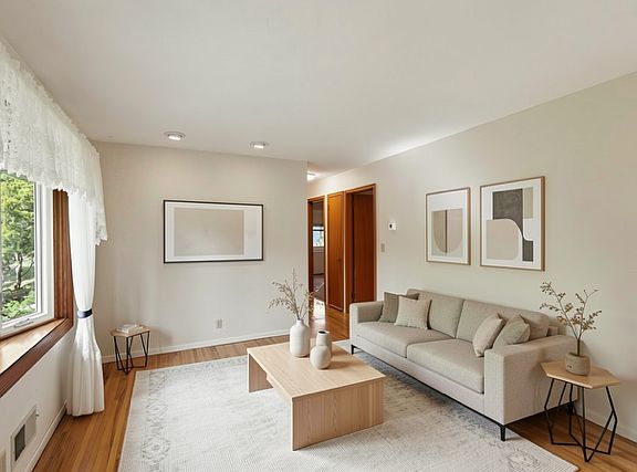 4th image of 601 114th Ave NW