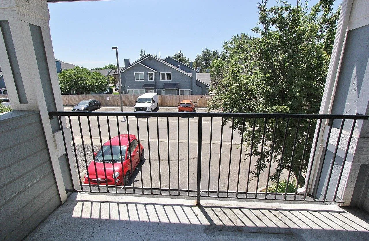 2 bed, 1000 sqft, $1,400 — Photo 4