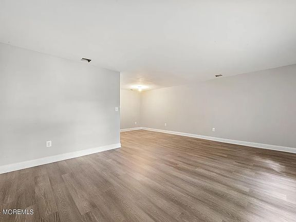 4th image of 123 Northampton Dr #1