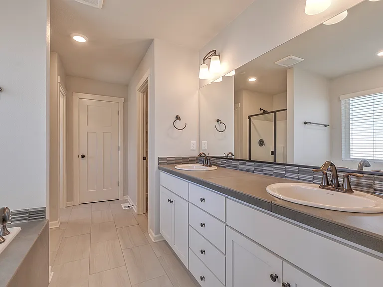 2073 Silverstone Dr — Photo 14
