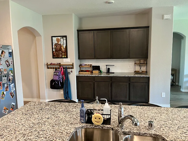 620 Carters Grove Dr — Photo 6