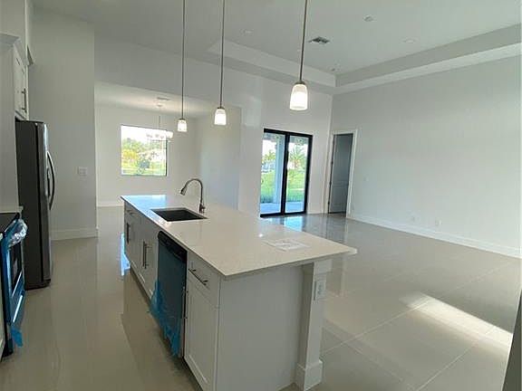 5th image of 1510 NE 6th Pl