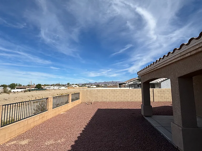 2399 E Klamath Loop — Photo 8
