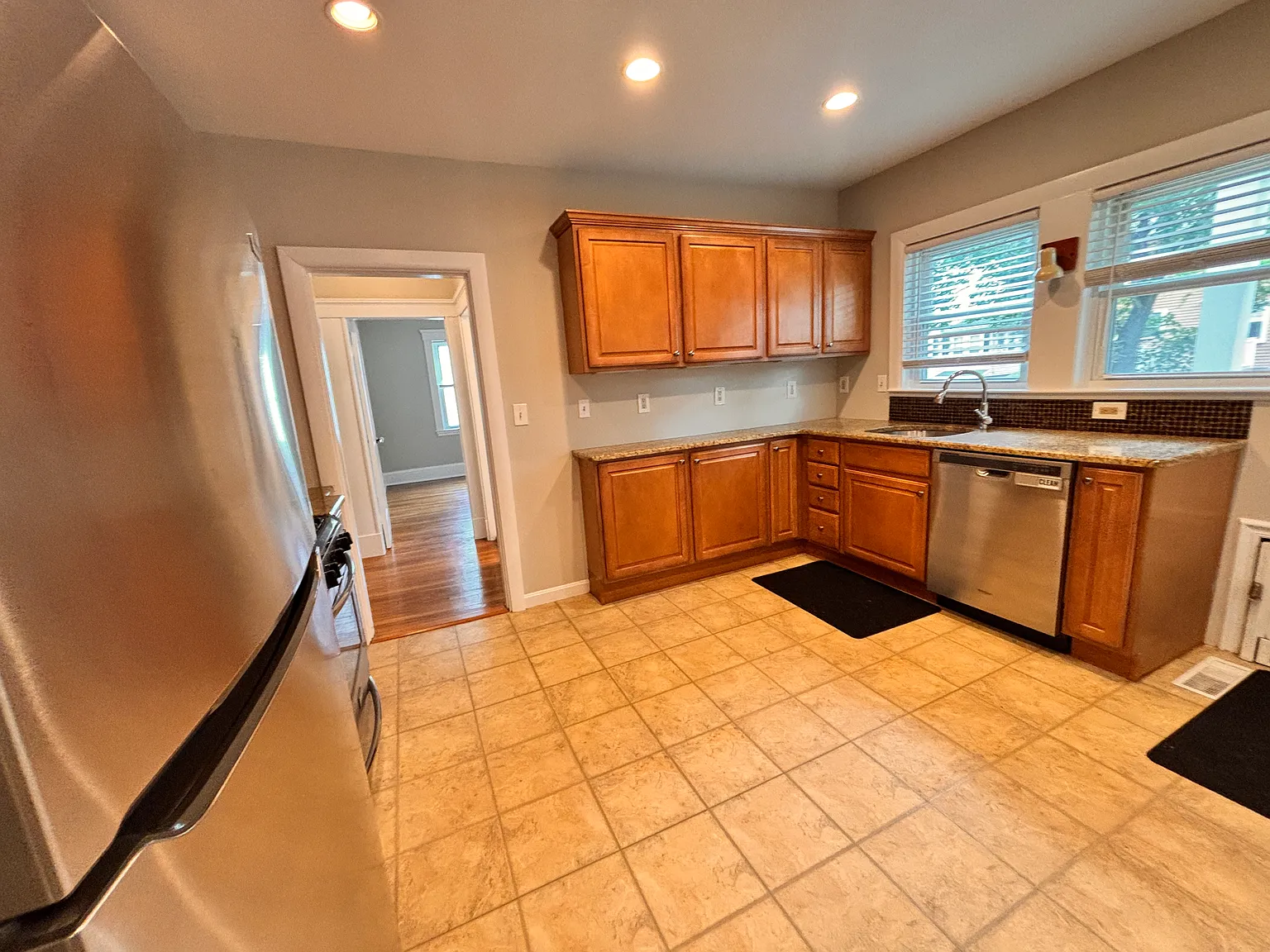 2 bed, 1220 sqft, $3,000 — Photo 2