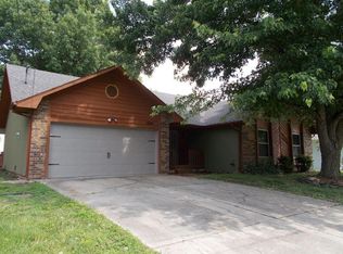 3892 N Broadway Ave, Springfield, MO 65803