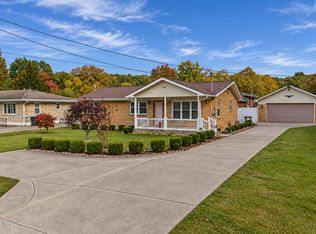 6907 Manslick Rd, Louisville, KY 40214