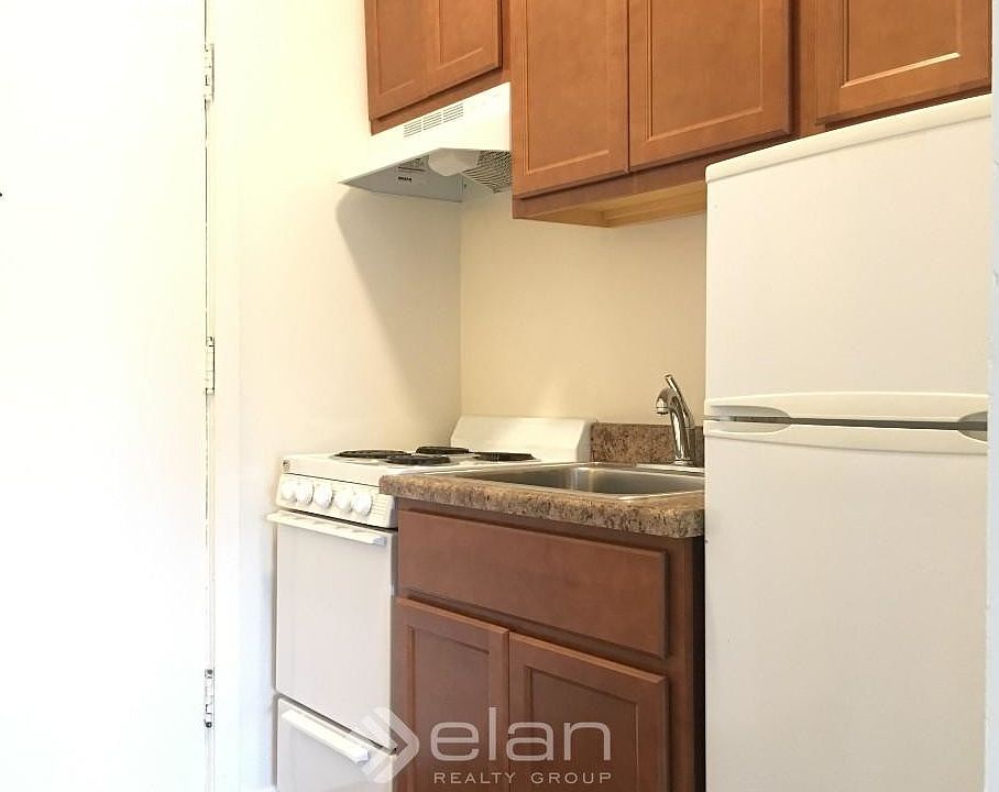 2nd image of 3957 W Irving Park Rd #3957303