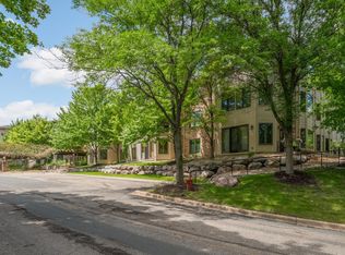 5985 Rowland Rd APT 302, Minnetonka, MN 55343