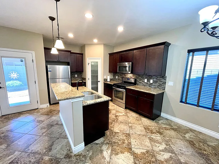 2448 Cliff Rose Way — Photo 10