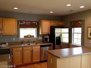 Stainless steel appliances including fridge!