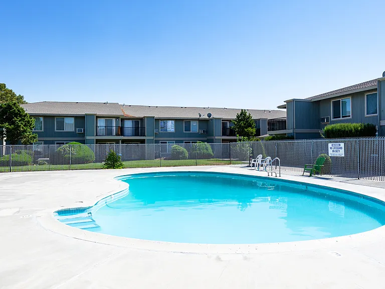 Hood Manor Apartments — Photo 16