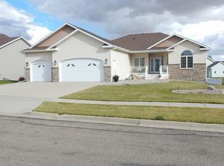 4509 Boulder Ridge Rd, Bismarck, ND 58503