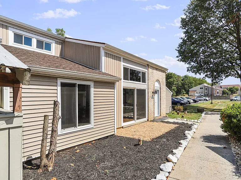 1523 Kensington Dr — Photo 28