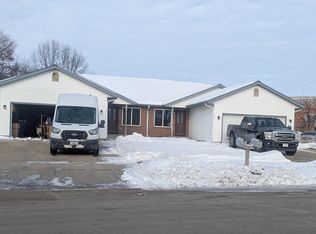 24 Tower Dr, Sun Prairie, WI 53590