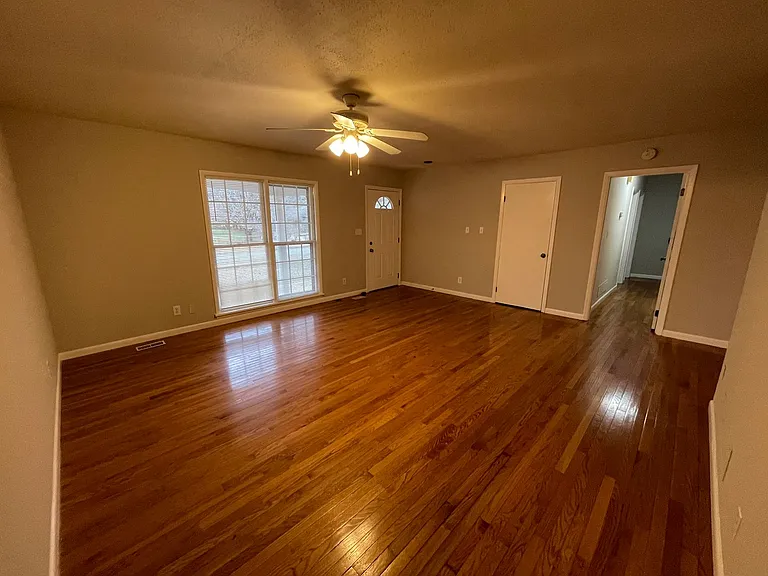 2902 Highbrook Ct — Photo 4