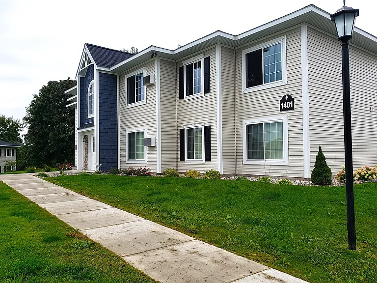 1401 & 1501 Crestview Dr #1401 — Photo 3