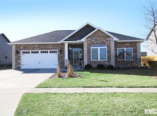 1438 Mackenzie St, Washington, IL 61571