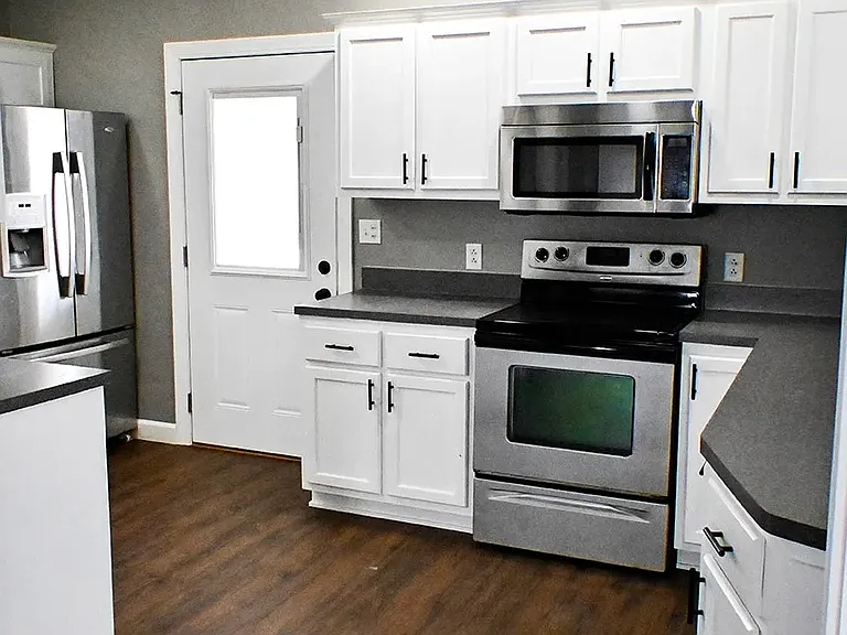 208 N Rangeline Rd — Photo 2