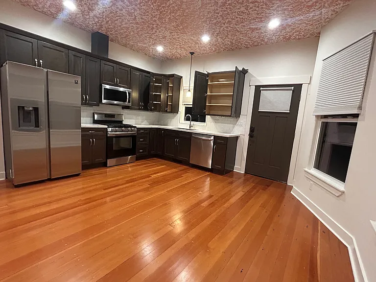 1506 NE Buffalo St — Photo 2