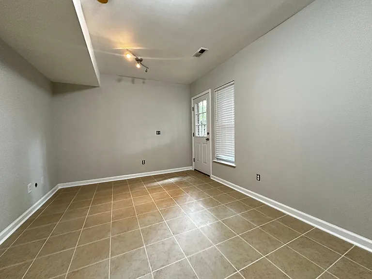 624 Huffine Manor Cir — Photo 11