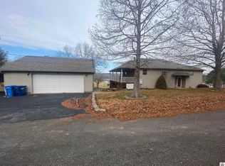 40 Oakley Dr, Cadiz, KY 42211