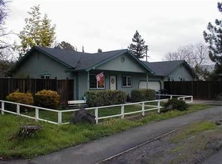 21 Larkfield Dr, Santa Rosa, CA 95403