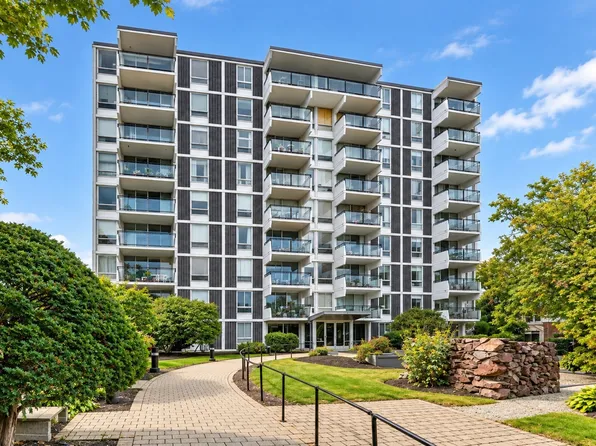 60 Babcock St APT 32, Brookline, MA 02446