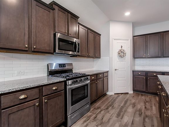 4th image of 4101 Alcott Ln