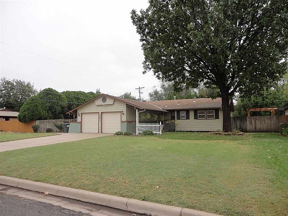 Another view of the front of the house.