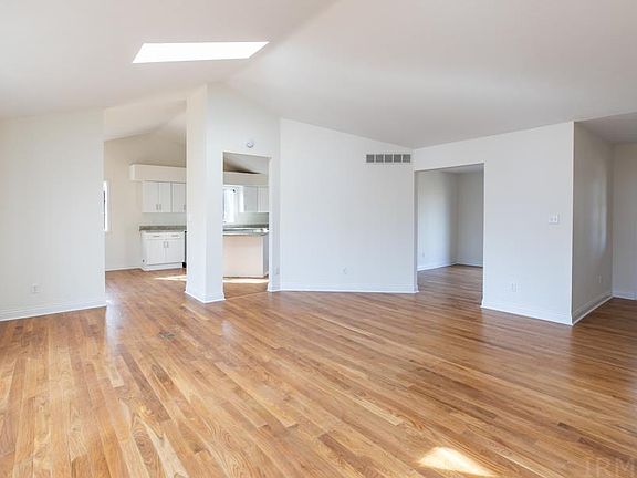 5th image of 2324 E Linden Hill Dr