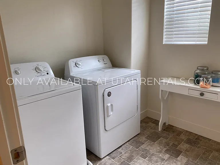 345 W Park View Ln — Photo 24