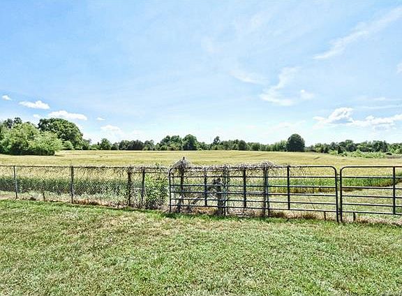 5th image of 2142 Statesville Hwy #0