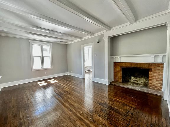 3rd image of 608 Winthrop Ave