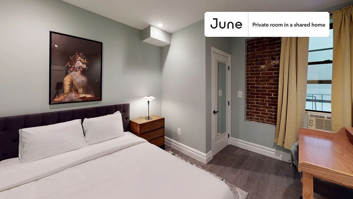 Queen bedroom in 2 bed/1 bath home in East Village #558 A — Photo 2