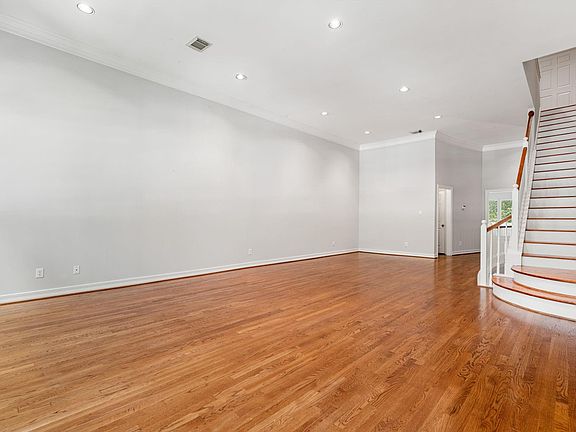 4th image of 416 McGowen St