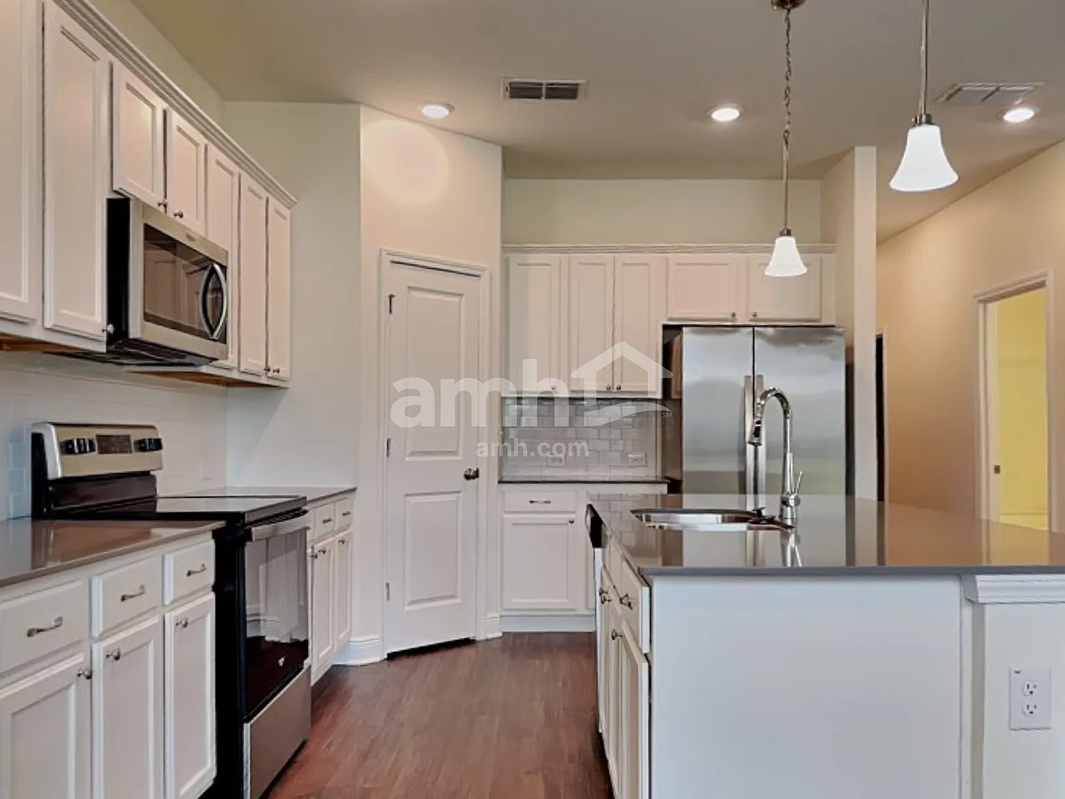 4 bed, 3.0 bath, 2245 sqft, $2,875 — Photo 3