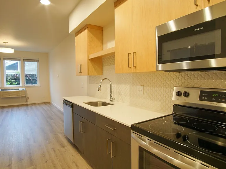 6015 S Virginia Ave #201 — Photo 1