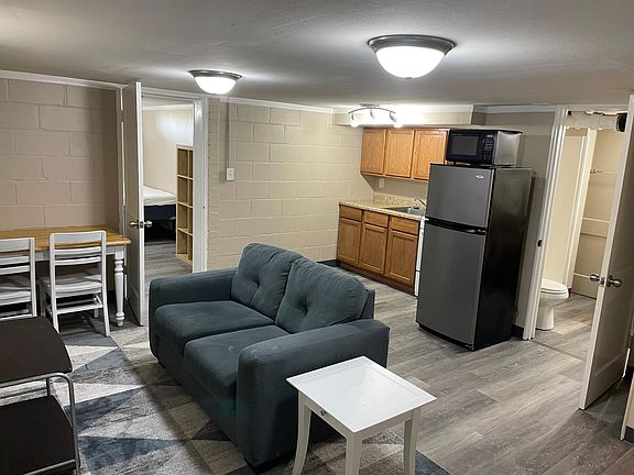 3rd image of 1018 Cherry Ln